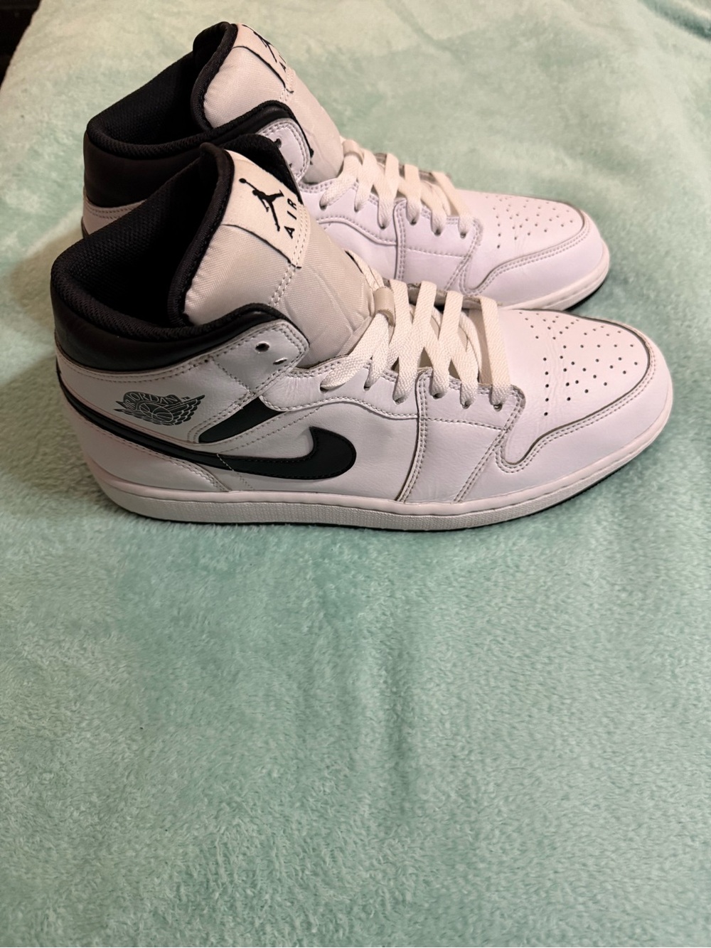 Air Jordan 1 Mid “Reverse Panda” in men's 11.5